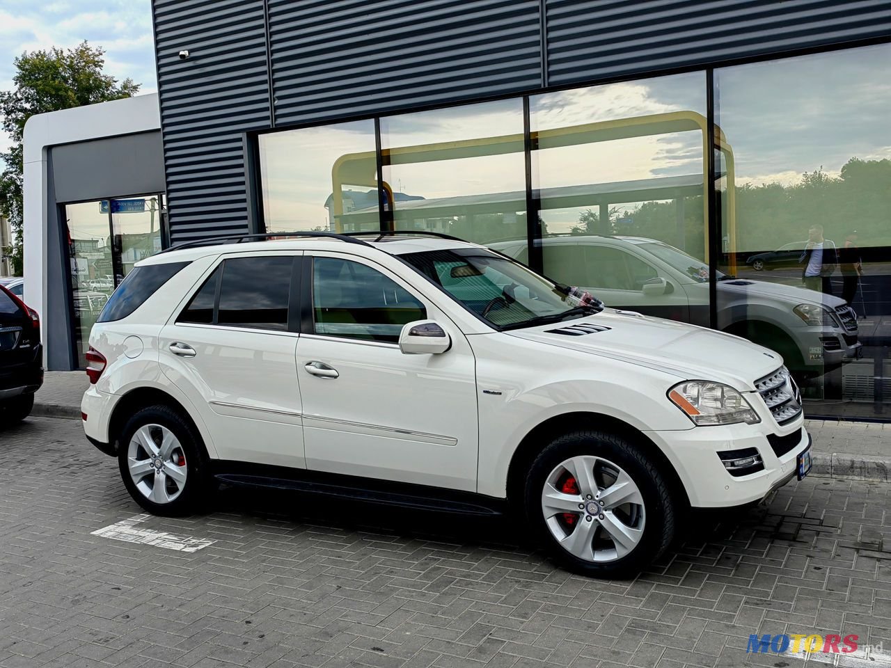 2010' Mercedes-Benz M Класс photo #3