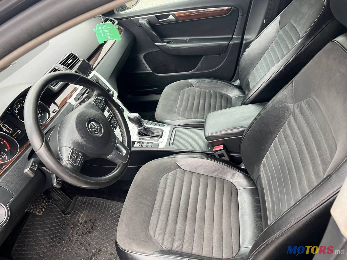 2012' Volkswagen Passat photo #3