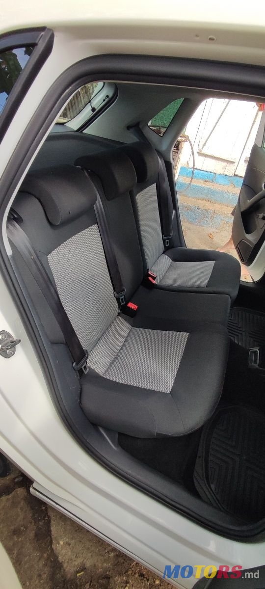 2012' Volkswagen Polo photo #5