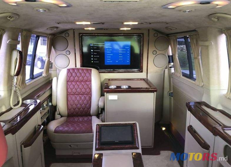 2008' Volkswagen Caravelle photo #2