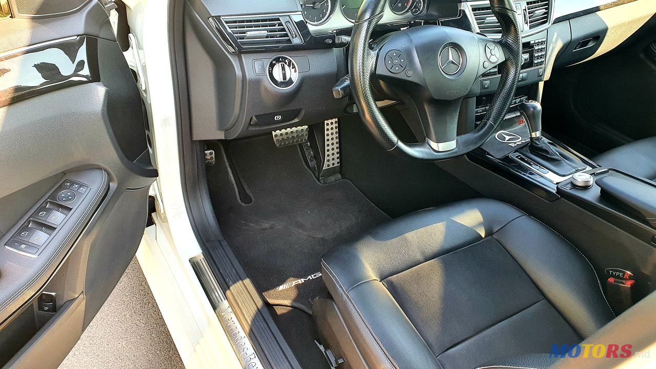 2011' Mercedes-Benz E-Class photo #6