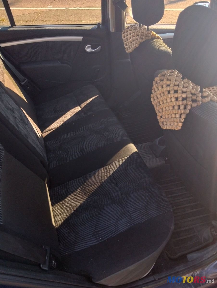 2010' Dacia Sandero photo #6