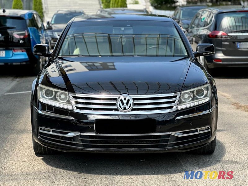 2012' Volkswagen Phaeton photo #1