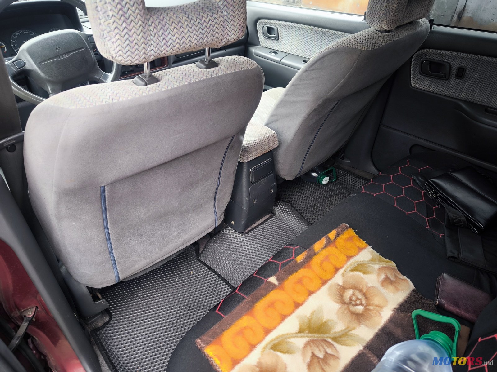 1998' Mitsubishi Space Wagon photo #7