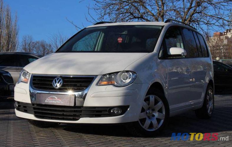 2009' Volkswagen Touran photo #1