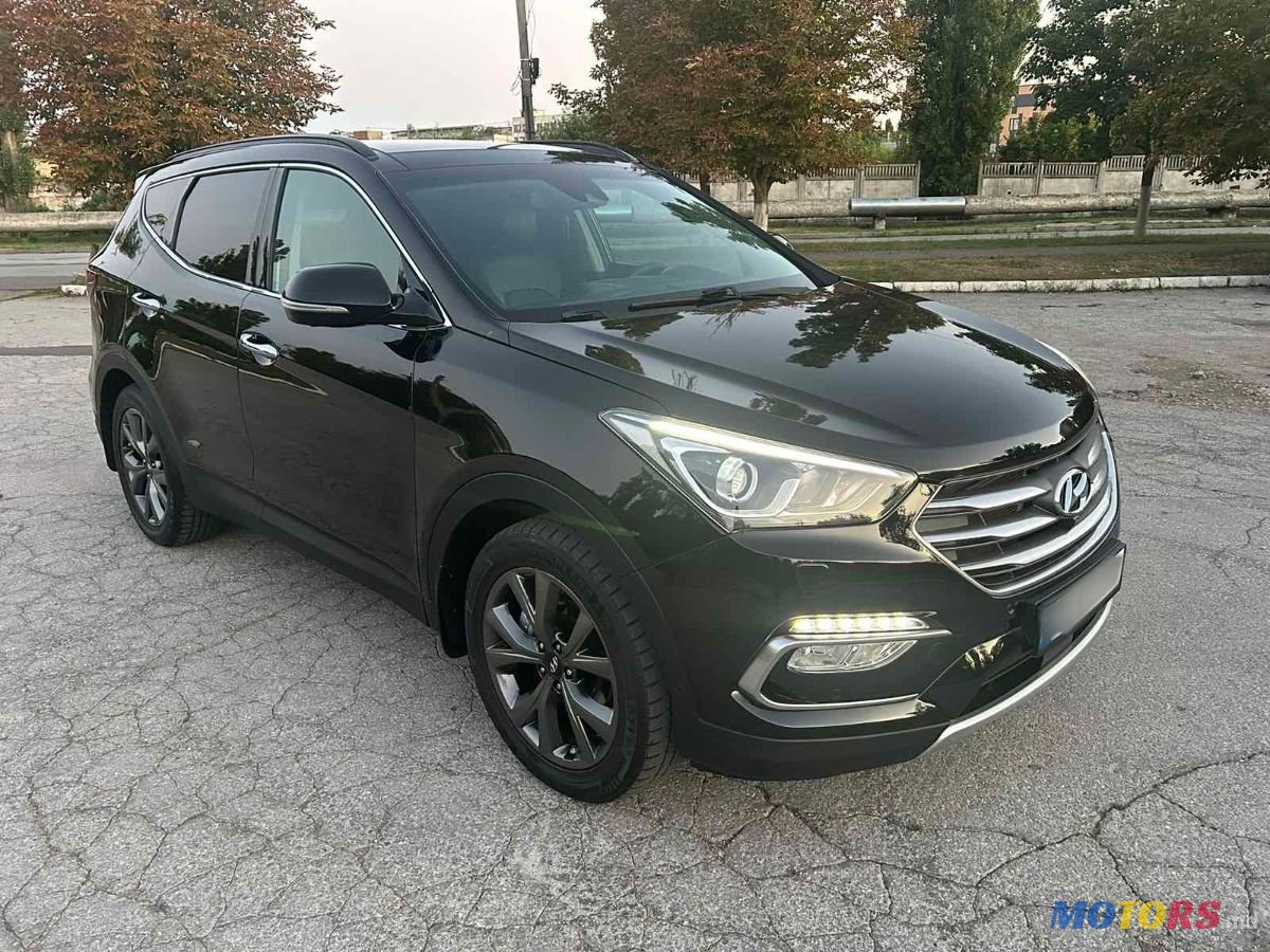 2017' Hyundai Santa Fe photo #3