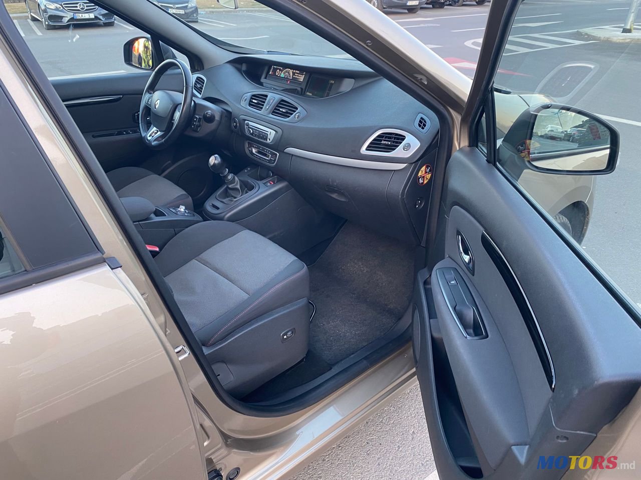 2014' Renault Scenic photo #2