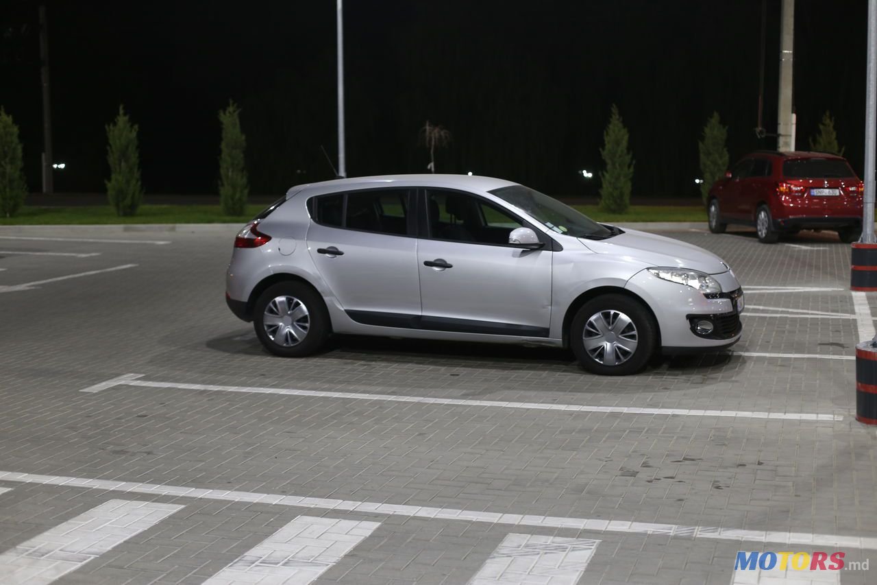 2012' Renault Megane photo #5