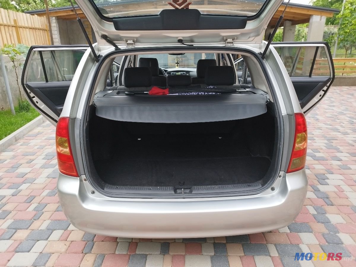 2005' Toyota Corolla photo #4