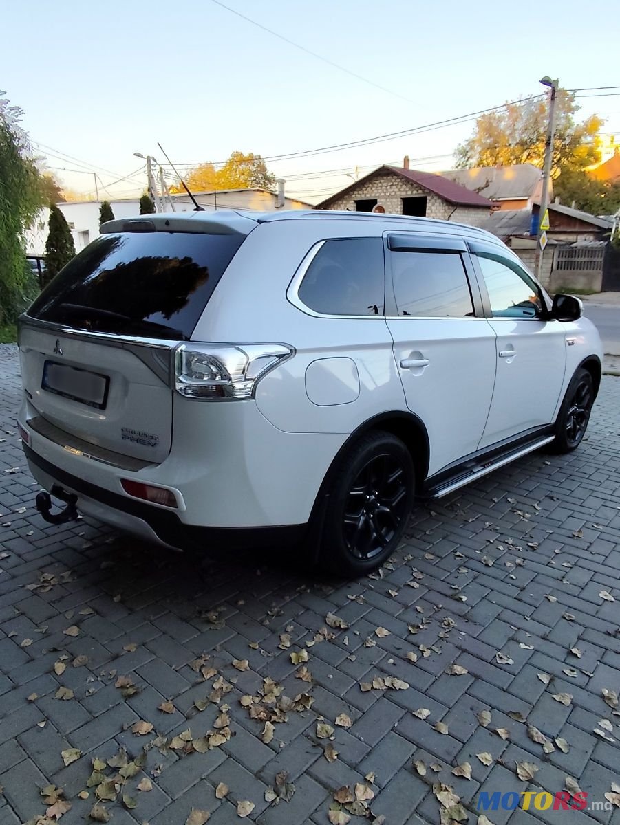 2014' Mitsubishi Outlander photo #6