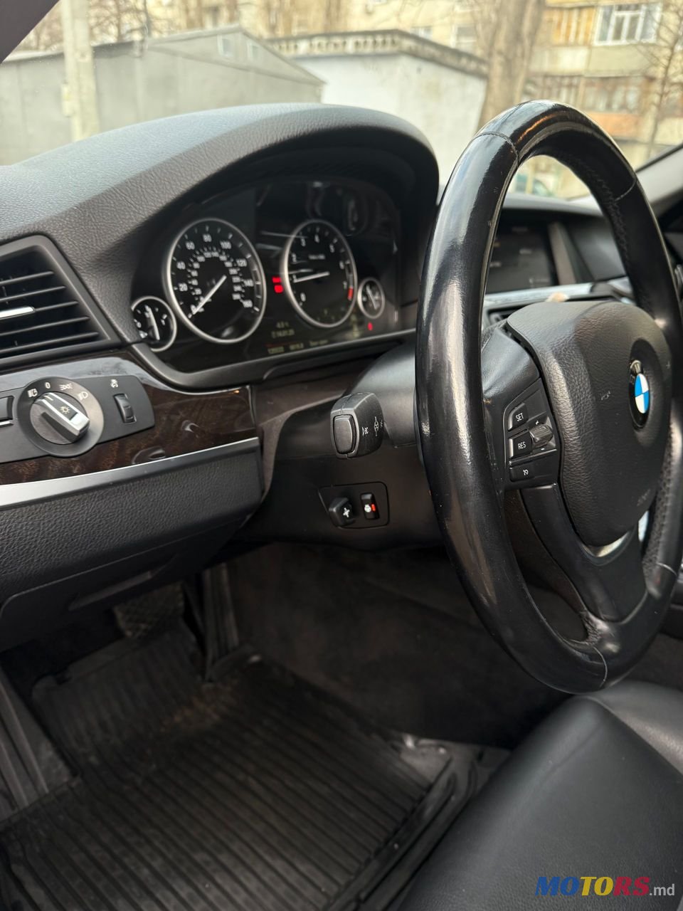 2015' BMW 5 Series photo #5