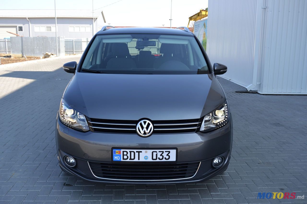 2012' Volkswagen Touran photo #5