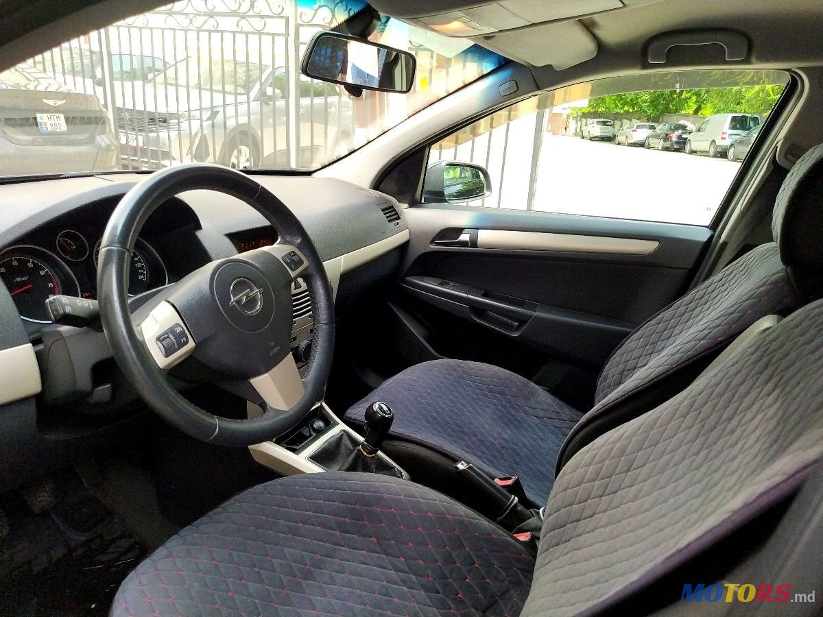 2008' Opel Astra photo #5