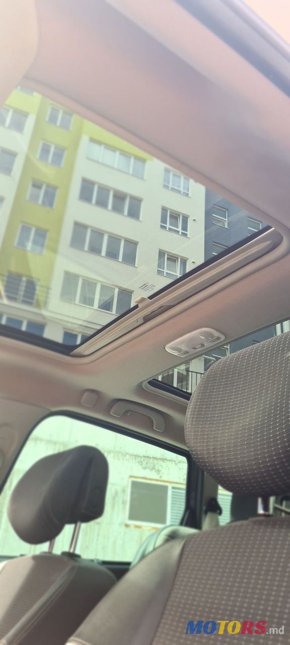 2012' Renault Scenic photo #5