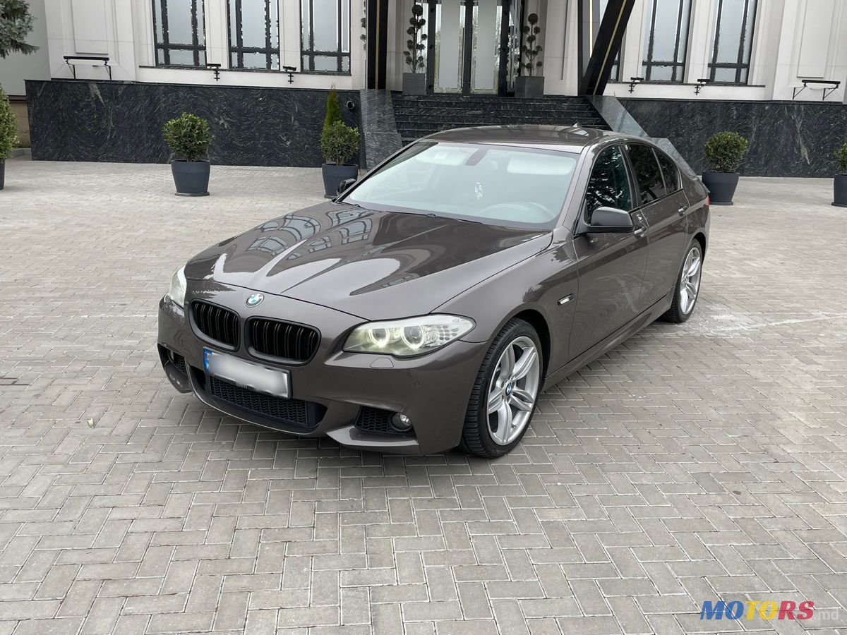 2011' BMW 5 Series photo #1