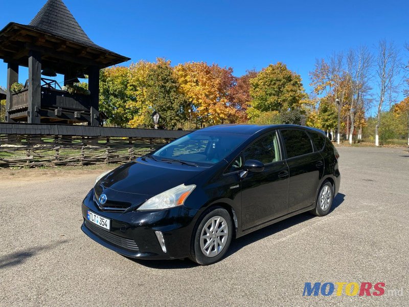 2012' Toyota Prius v photo #1