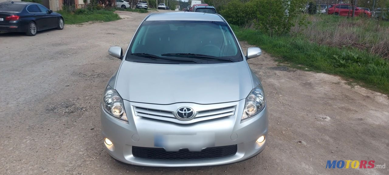 2011' Toyota Auris photo #4