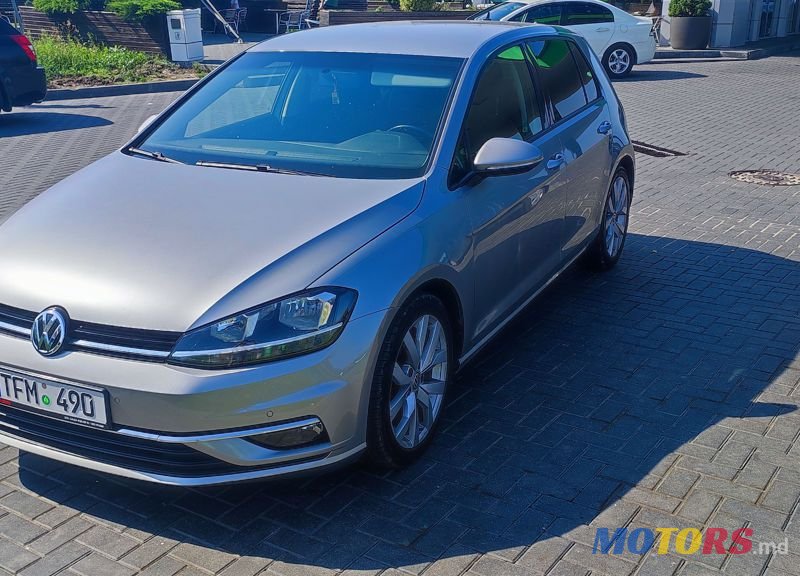 2017' Volkswagen Golf photo #2