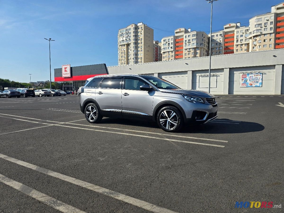 2019' Peugeot 5008 photo #2