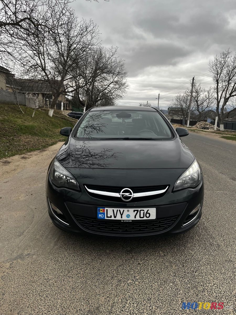 2013' Opel Astra photo #1