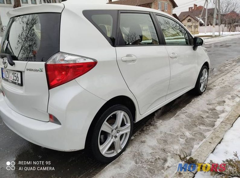 2011' Toyota Verso-S photo #6