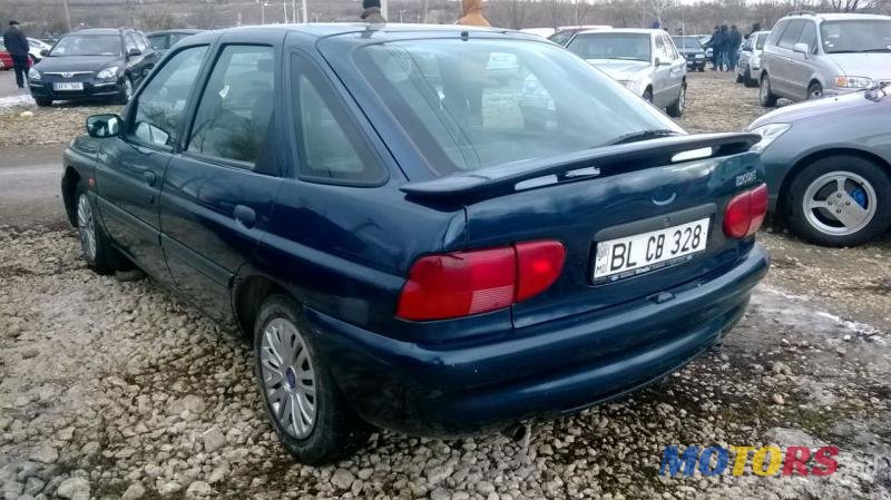 1995' Ford Escort photo #2