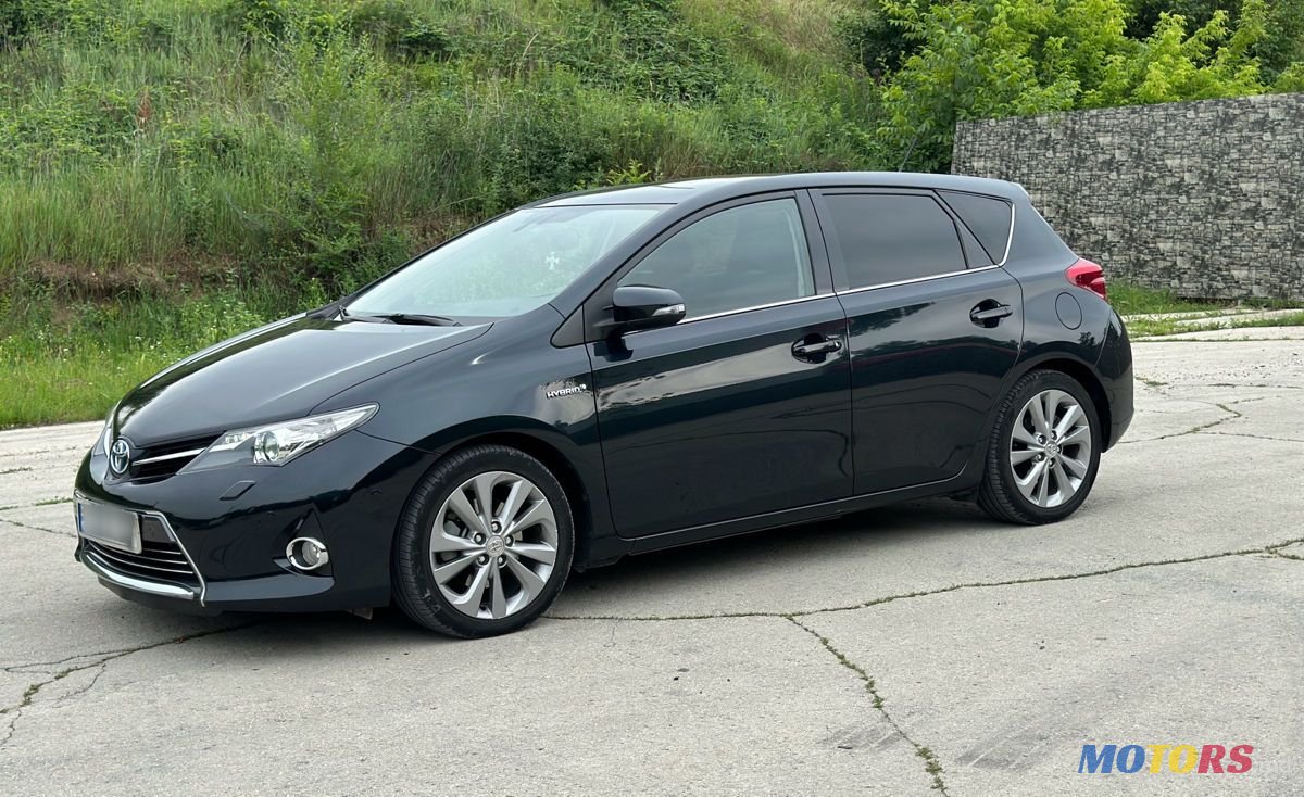 2013' Toyota Auris photo #4