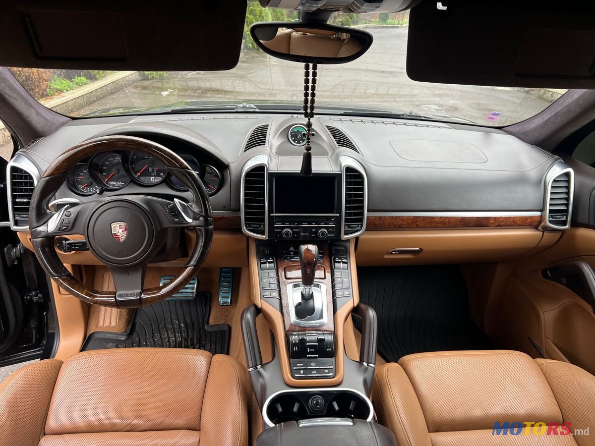 2011' Porsche Cayenne photo #5