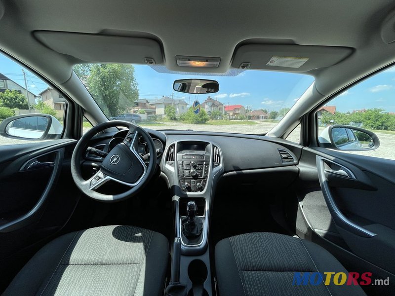 2013' Opel Astra photo #6