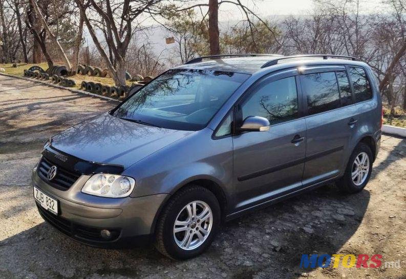 2004' Volkswagen Touran photo #1