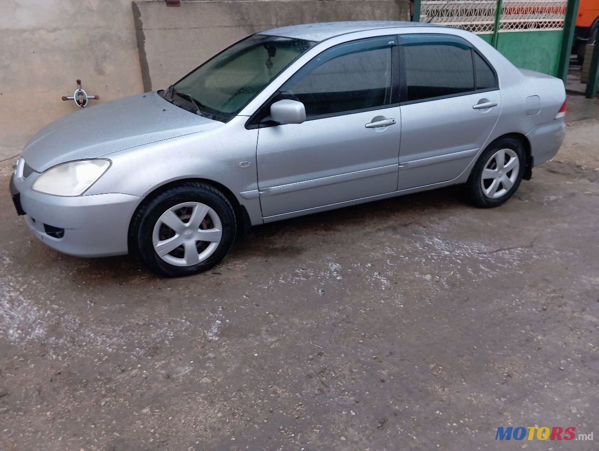 2005' Mitsubishi Lancer photo #4