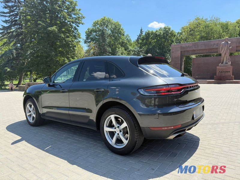 2020' Porsche Macan photo #3