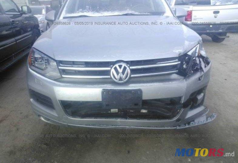 2012' Volkswagen Touareg photo #1