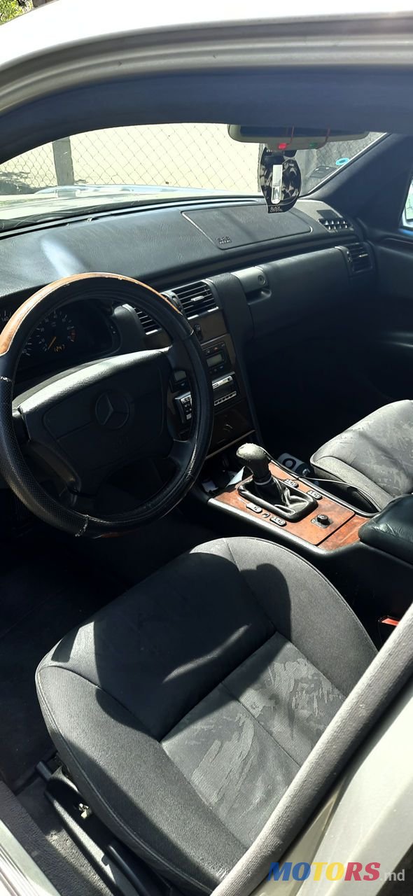 1995' Mercedes-Benz E Класс photo #1