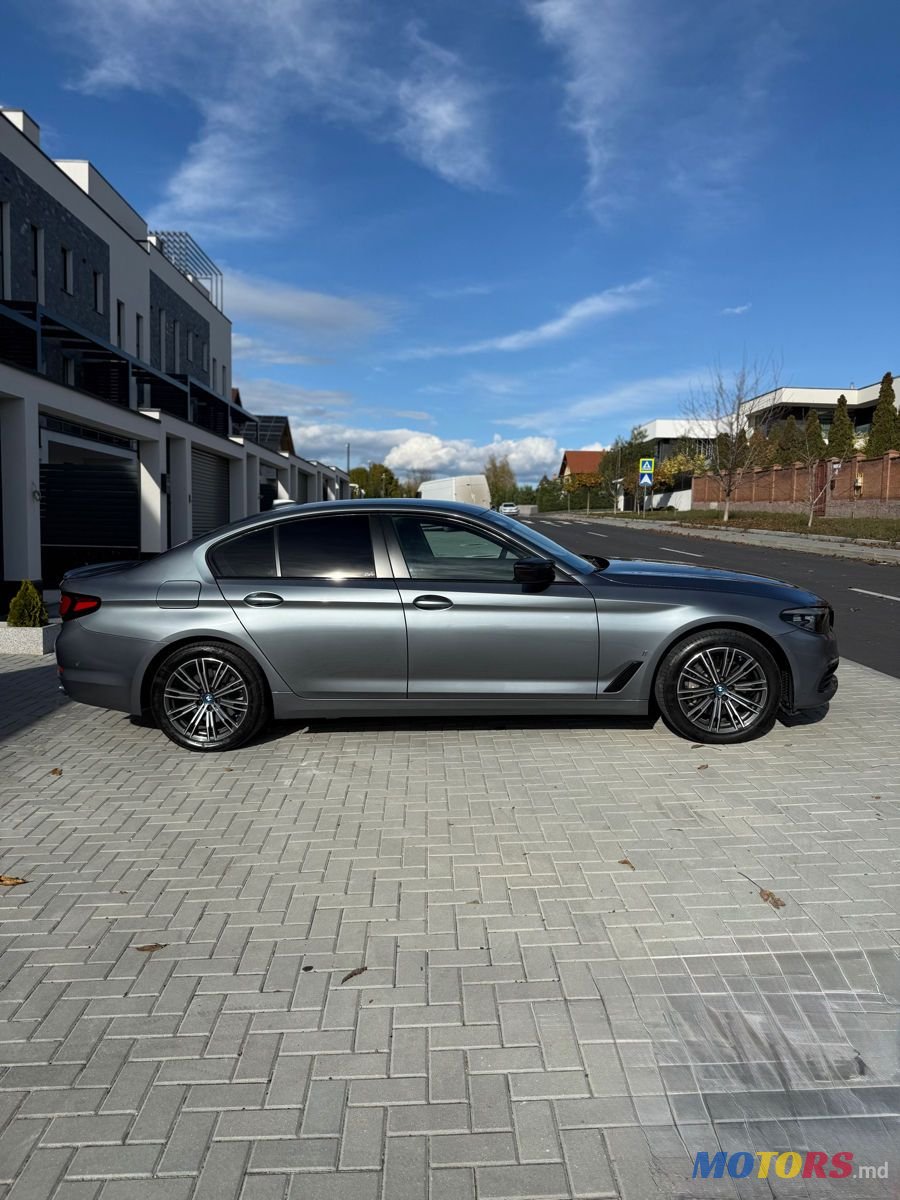 2017' BMW 5 Series photo #2