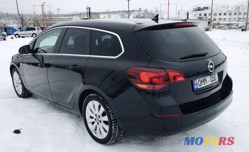 2011' Opel Astra photo #1