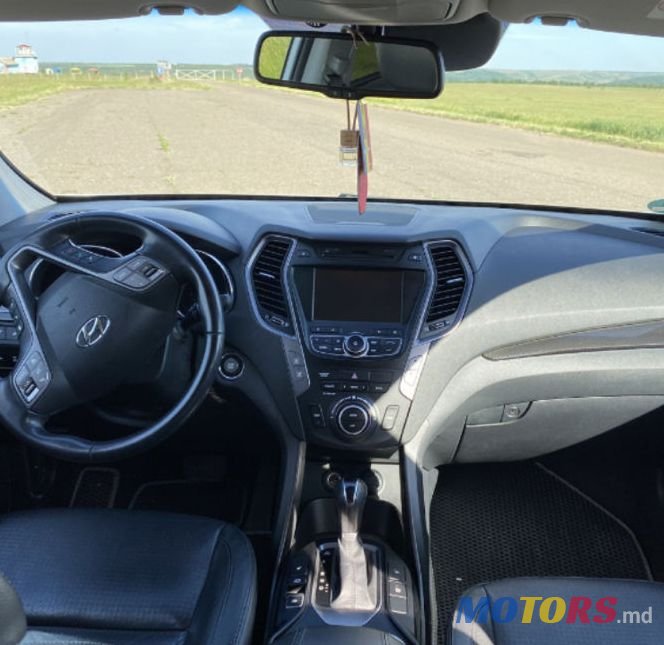 2012' Hyundai Santa Fe photo #6