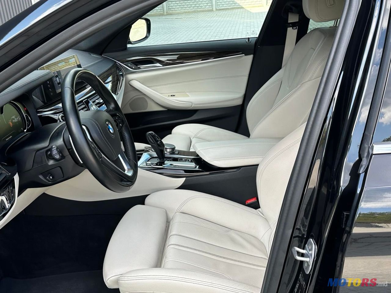 2017' BMW 5 Series photo #6