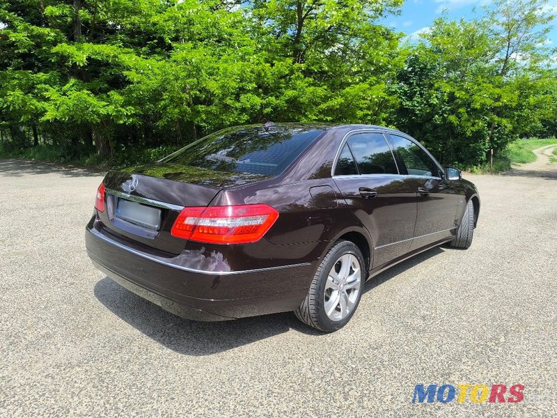 2009' Mercedes-Benz E-Class photo #3