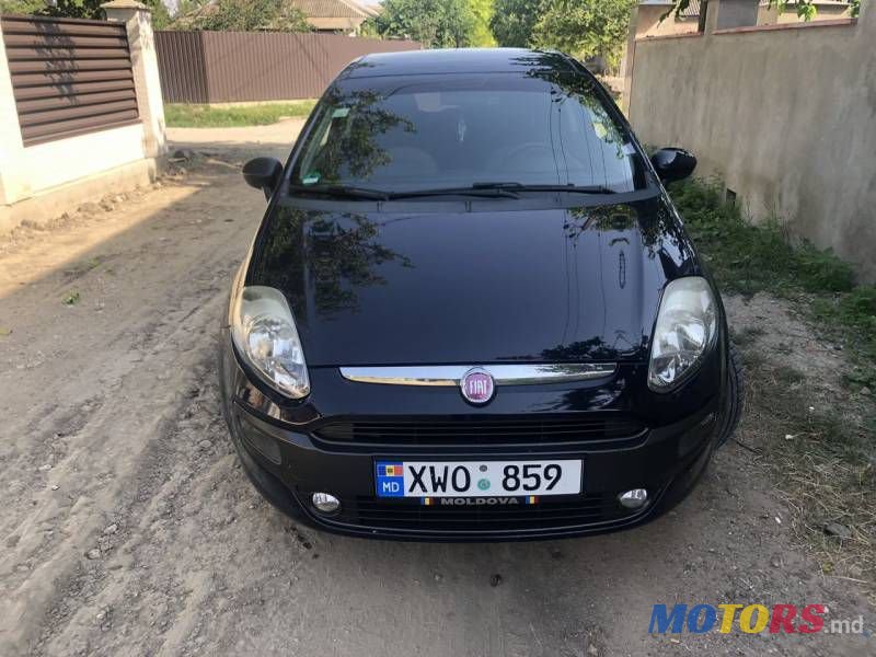 2011' Fiat Grande Punto photo #5