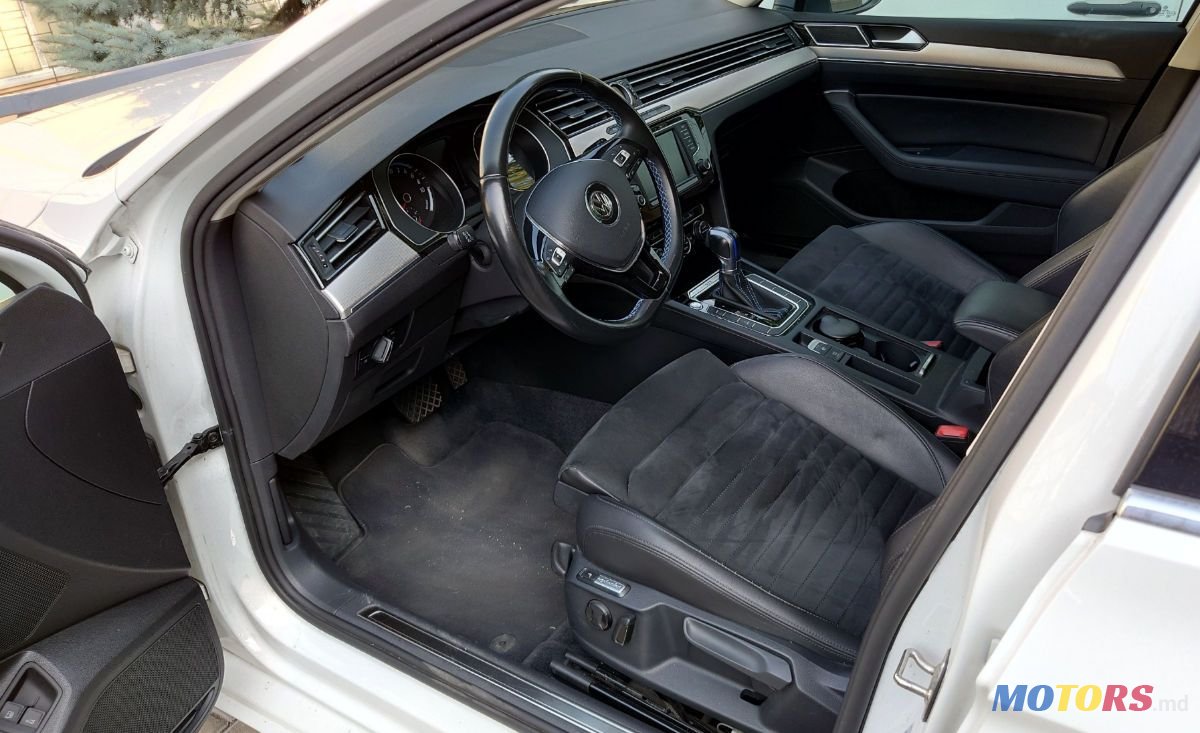 2016' Volkswagen Passat photo #6
