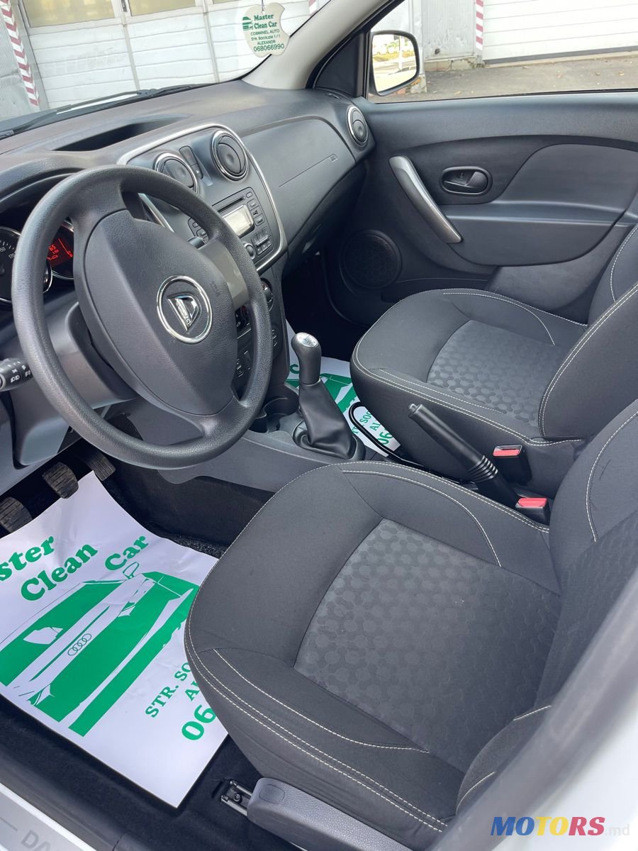 2014' Dacia Sandero photo #6