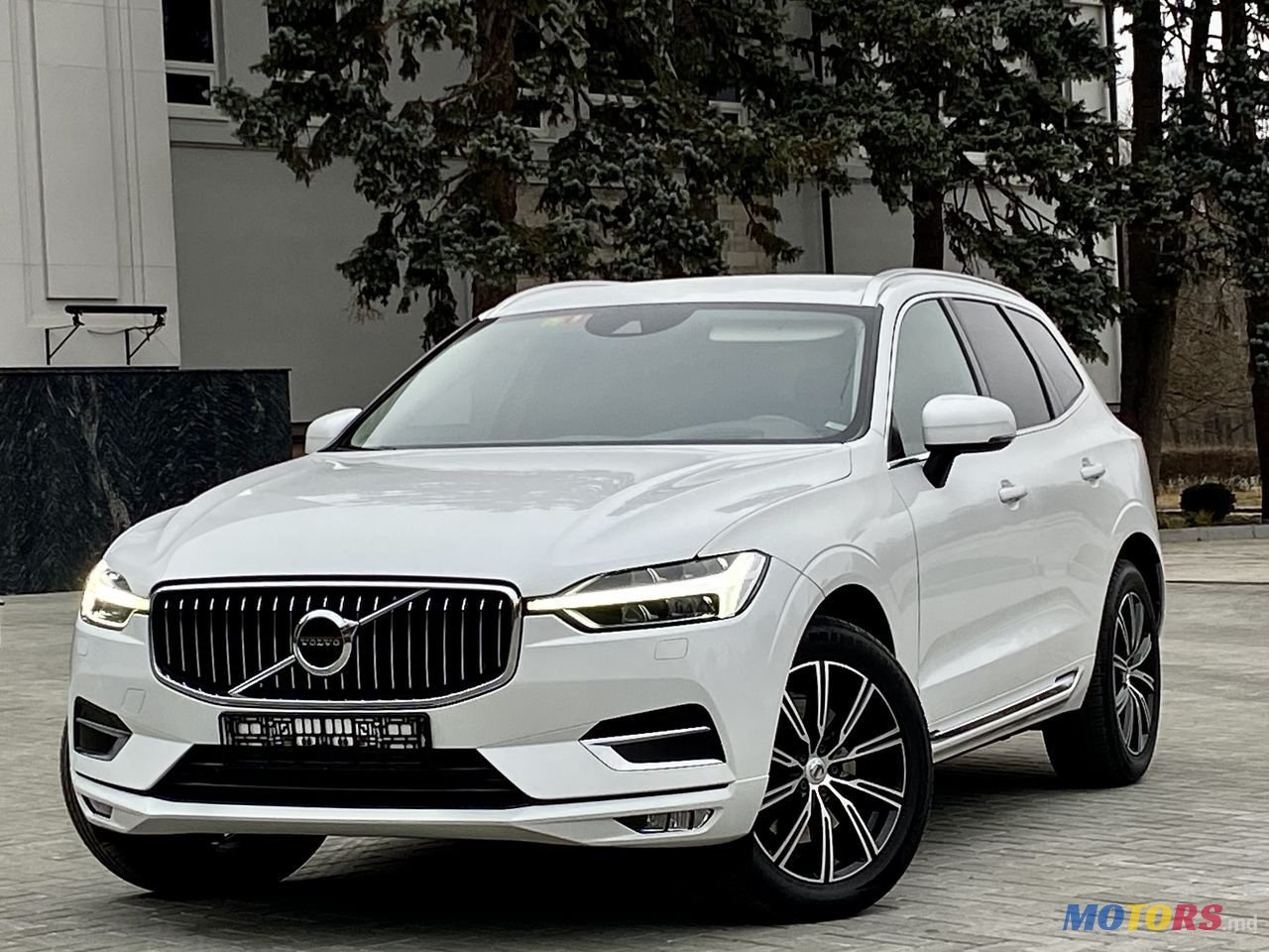 2017' Volvo XC60 photo #2
