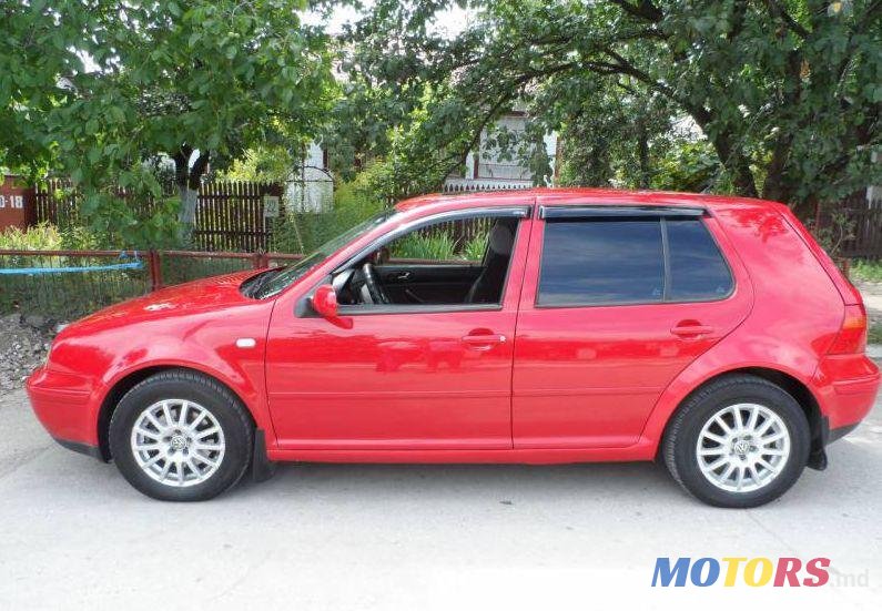 2004' Volkswagen Golf photo #2