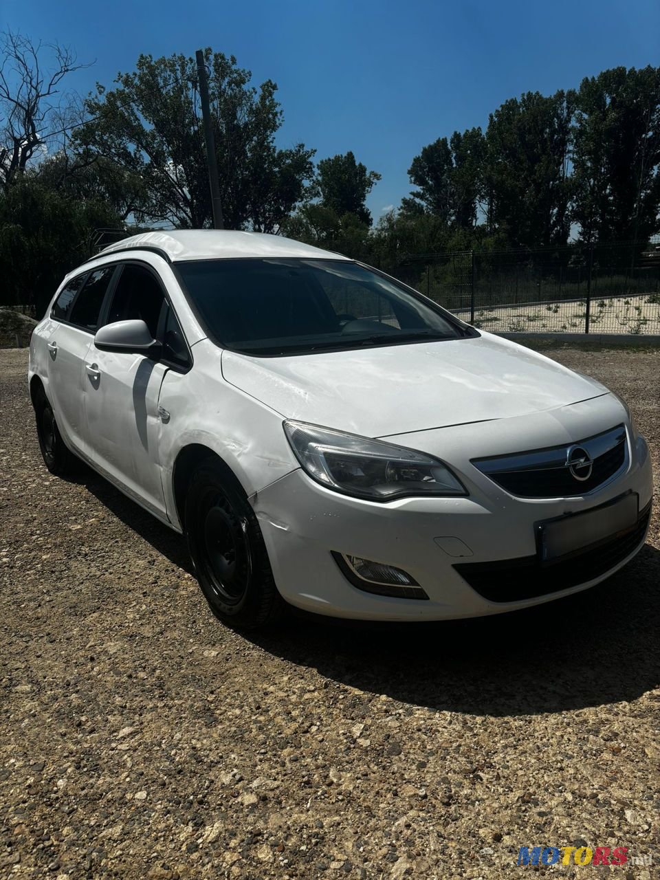 2012' Opel Astra photo #1