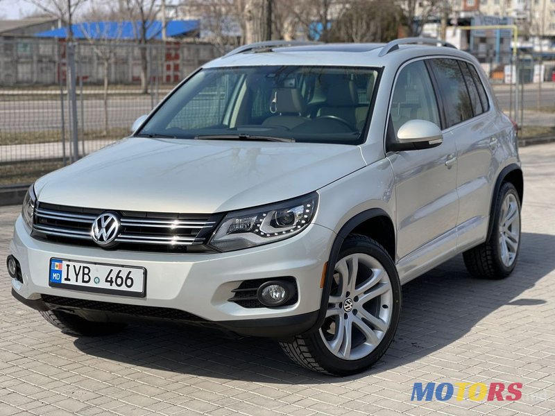 2012' Volkswagen Tiguan photo #2