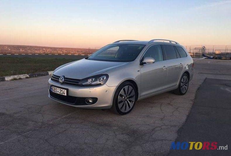 2010' Volkswagen Golf photo #2