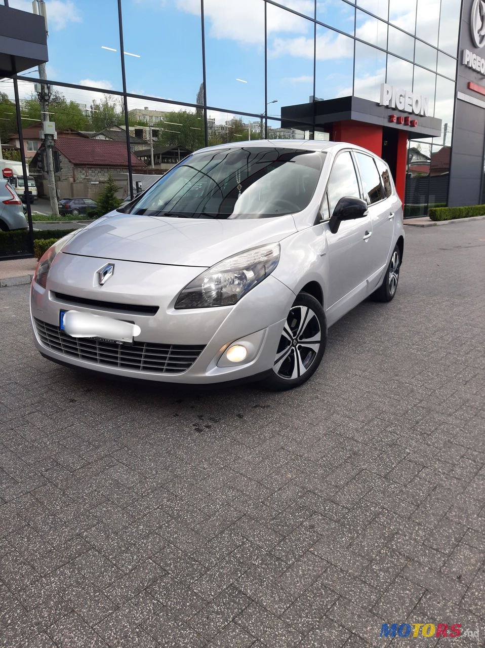 2011' Renault Grand Scenic photo #1