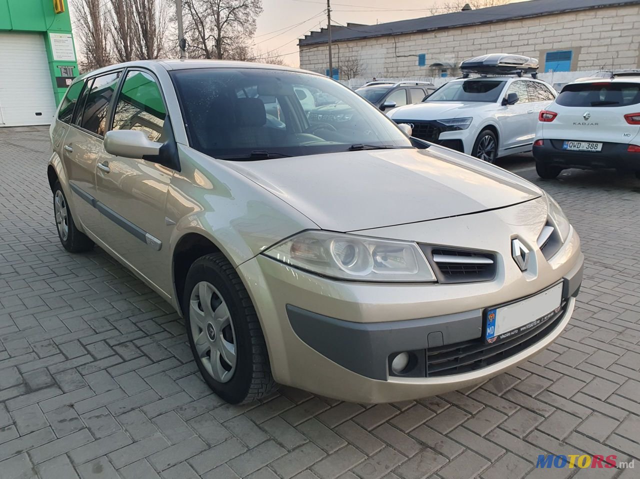 2011' Renault Megane photo #3