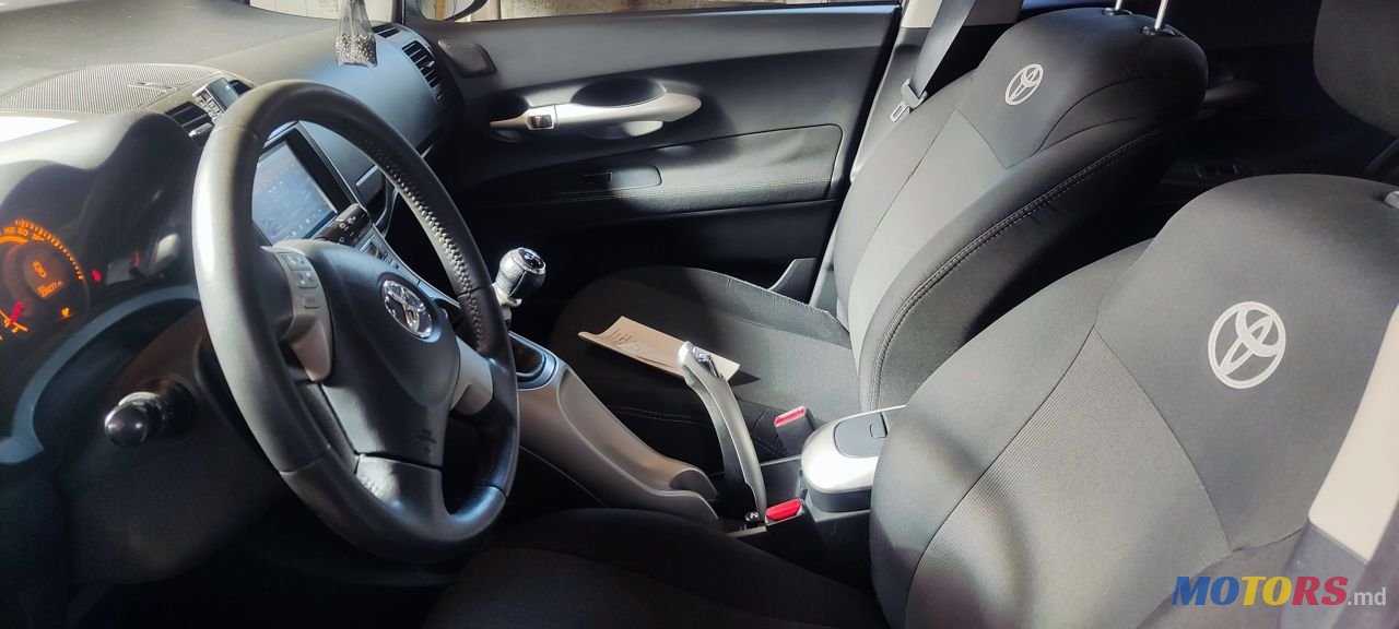 2009' Toyota Auris photo #4